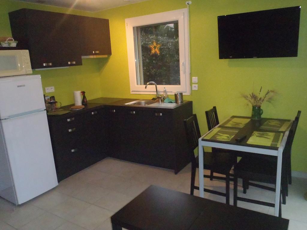 Les Chevrefeuilles Apartment Manosque Ruang foto
