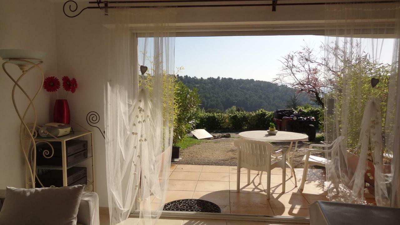Les Chevrefeuilles Apartment Manosque Bagian luar foto
