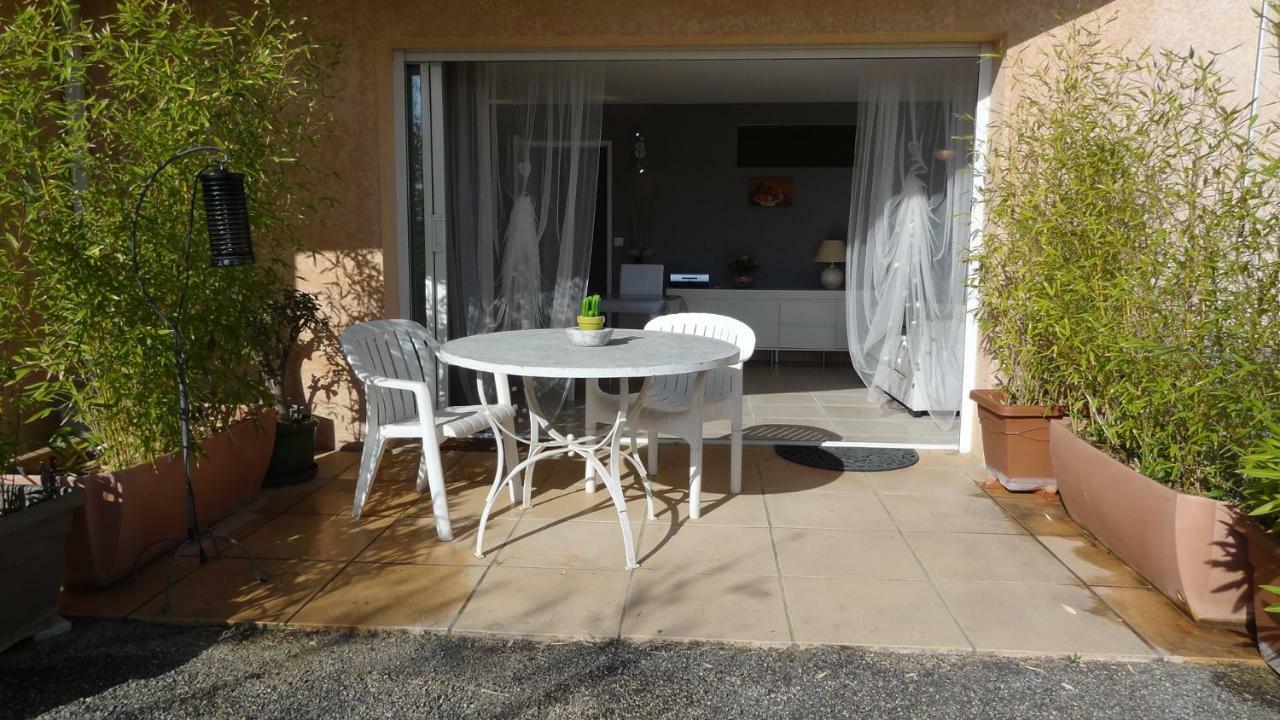 Les Chevrefeuilles Apartment Manosque Bagian luar foto