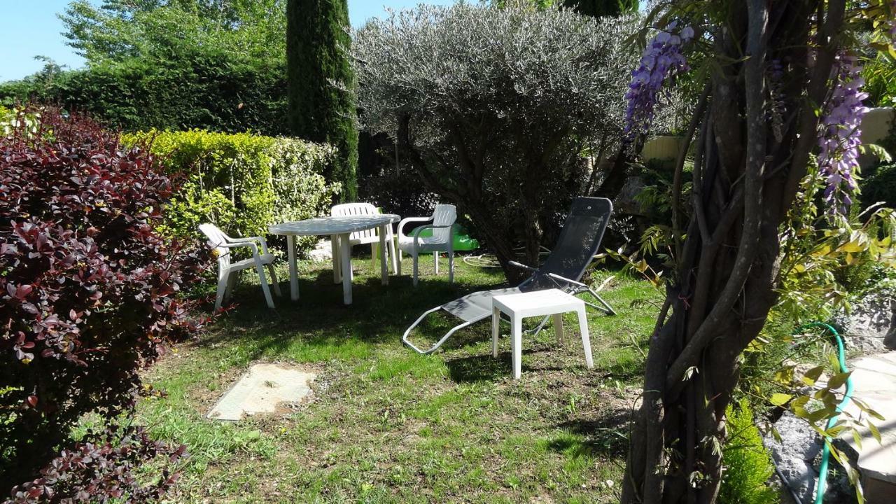 Les Chevrefeuilles Apartment Manosque Bagian luar foto